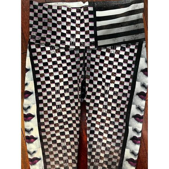 Niyama Sol Lip Service barefoot leggings size Large no longer in print yoga - Picture 5 of 5